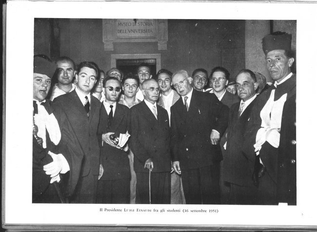 Il Presidente Luigi Einaudi fra gli studenti (16 dicembre 1951)